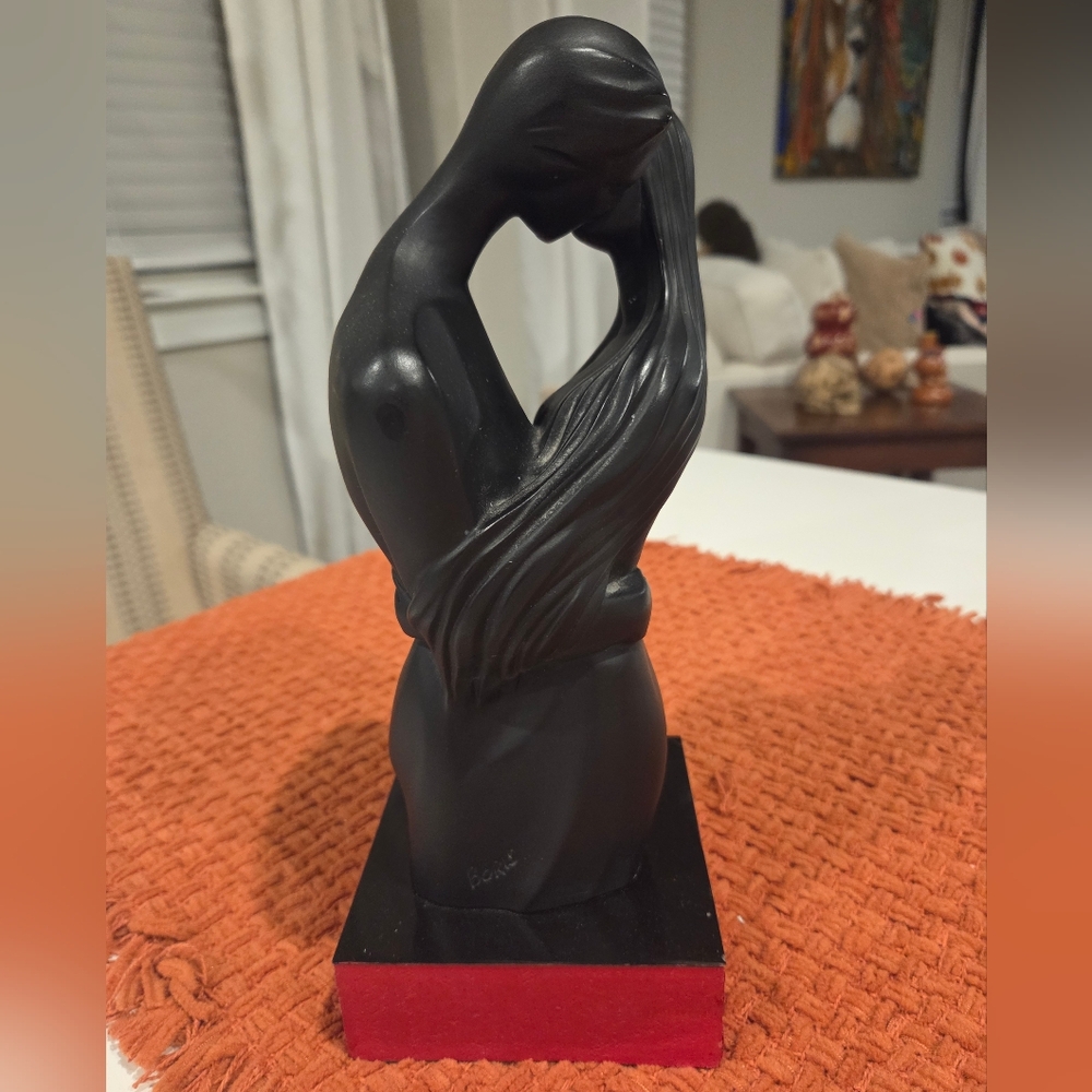 EMRACE I1 SCULPTURE